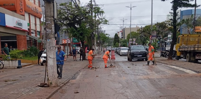 Prefeitura atua na manutenção e limpeza da cidade após forte temporal em Volta Redonda